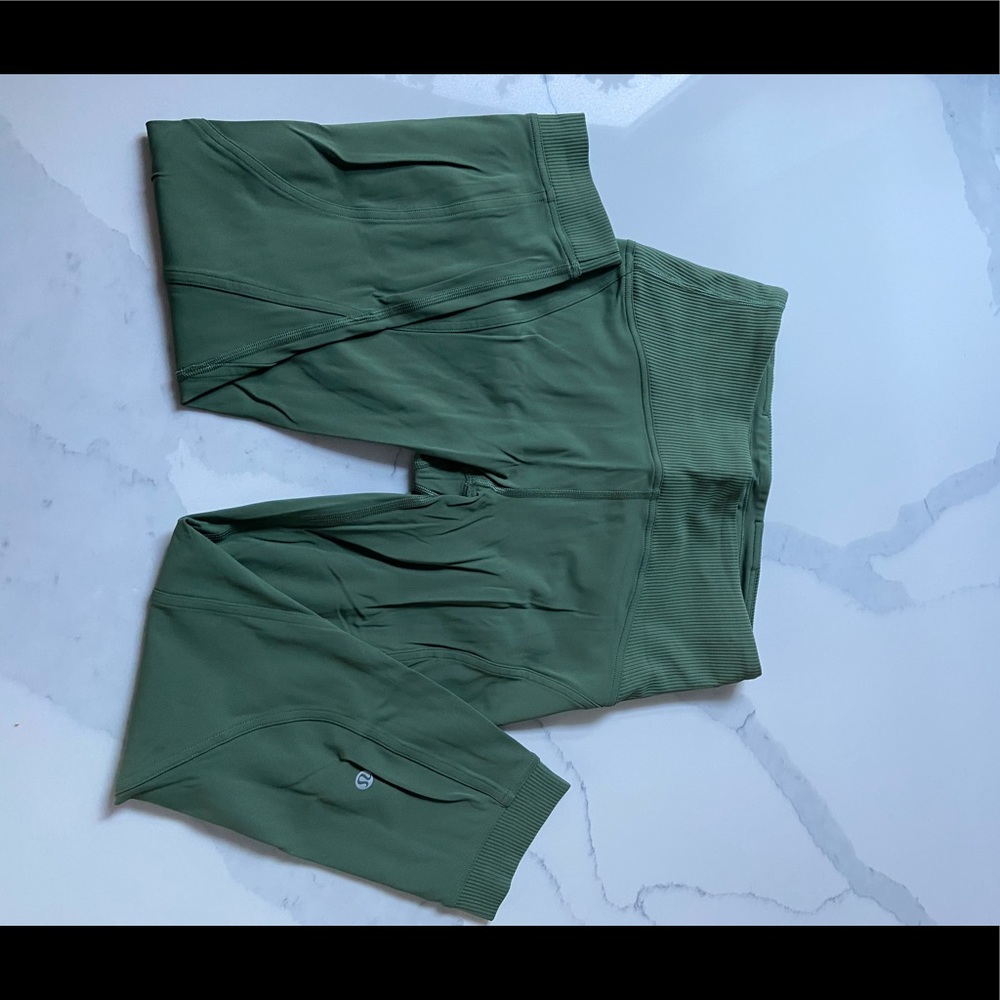 LULULEMON Train free high rise crop 23”